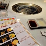 Yakiniku Dining Tajimaya An - テーブル　お店は超きれい