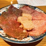 Yakiniku Rien - 上右から塩タン、上ミノ、ロース。