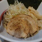 Ramen Wadaya - サービスの味噌。白髪ネギが美味しい。奥歯にはさまるのが難