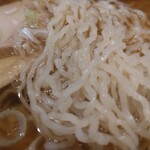 新華園本店 - 縮れ細麺です！食感、啜り心地良い！