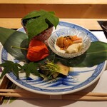 Ginza Kani Akatsuki - 湯葉にウニにキャビアに蟹、鮑の姿煮、じゅんさい&もずくの酢の物。いきなり全部美味でございました。