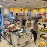 Hiroshima Brand Shop TAU - 1階は広島名物がいっぱい