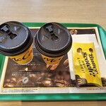 McDonald's Shinkotoni Ten - ホットコーヒーとカフェラテです。