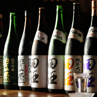 Enjoy Aomori's local sake. Cider, craft beer, and wine are also available.