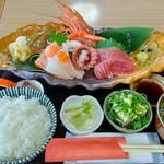 Oshokuji Dokoro Suzukiya - お刺身定食