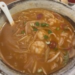 Parabesh - トムヤムクンラーメン　¥850  お米の麺とメニューに書いてあった。フォーかな？えび3つプチトマト2つ、レモングラスや生姜スライスとか、タイの何かが入ってるけど、ほとんど食べられる具なし、酸っぱみ多い