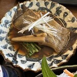 253687176 - 【2024.7.6(土)】莫山定食（刺身・煮魚・天ぷら等）1,990円の煮魚