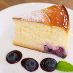 Blueberry Garden Cafe - ブルーベリーチーズスフレ 350円