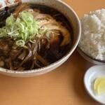 Menbu Hachimakiya - 正油ラーメン　チャーシュー3枚トッピング　ライス大