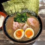 神田ラーメン わいず - 料理写真: