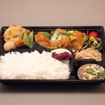 芳味亭 - 鳥かつ弁当　７５０円