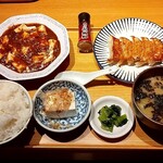 大衆食堂 てんぐ大ホール - 麻婆豆腐と焼き餃子定食