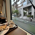 CAFE de CRIE Ichigaya Higashi Ten - 店内からの景色