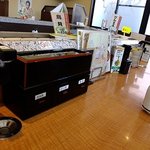 Kaiten Zushi Shinsenya - あがりは玄米茶・ほうじ茶・緑茶から選べます。