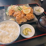 Higashikawa Rakuza Sasaiichi - ザンギ定食(1000円)