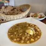 PAK MASALA RESTAURANT - 料理写真:チャナエッグ＆ロティ