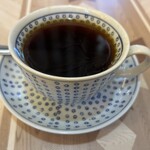 Mahalo - こだわりの有機栽培コーヒー。癖のない万人受けするホットコーヒー。これぞまさに"ザ・ホットコーヒー"な味わい。カップソーサーも、またローカルの喫茶店にありそうな柄行。