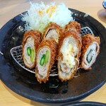 Tonkatsu Kagurazaka Sakura Toyama Kaen Ten - 彩り巻きカツ定食