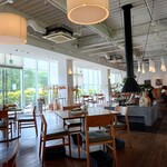 PASTA HOUSE AWkitchen FARM Tama Center Ten - 天井高く明るい 店内