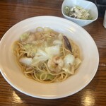 居残り 連 - えびとキャベツのペペロンチーノ ¥1,200