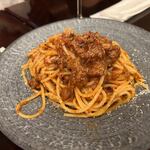 Trattoria tano - パスタはゴロゴロ肉のボロネーゼです。