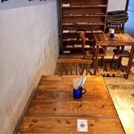 one table - 落ち着きますね。このあと満席になりました。