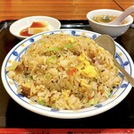 Chuka Izakaya Ryori Gyozaya - チャーシュー炒飯セット 漬物、冷奴、スープ付き