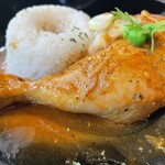 REY peruvian cuisine - ランチコースの日替わりのメイン　この日は鶏肉のトマト煮込みガーリックライス添え