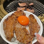 黒毛和牛焼肉・生ホルモン 三代目 てが利 - 