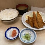 魚亀 - ミックスフライ定食+オプション小皿の明太おろし