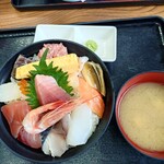 小川港魚河岸食堂 - 上海鮮丼(1700円)