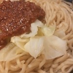 Menya Sansho Hajime - 肉味噌がたっぷり。熱盛は湯があります。