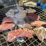 Naizou Oroshi Chokuei Horumon Hosaka Miyamae Ten - 七輪で焼きます