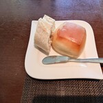 Teppan French Quatre Saisons MORI - ◯パン
      外はカリッと中はフワッとしてるフランスパンと
      優しい口溶けで甘み感が良い感じの四角いパン