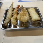 Tempura Maki - 天ぷら定食¥890 ししゃも、えび、きす、イカ
                        