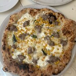 TRATTORIA E PIZZERIA JAMMO - 今日のおすすめピザ　サルッチャととうもろこし