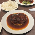 Bistro Ishikawa Tei Tokyo Eki Gransuta Yaekita Ten - 定番キャベツ入りハンバーグ デミグラスソース