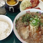 尾道ラーメン なかむら - 唐揚げごはんセット。次は餃子食べよっと