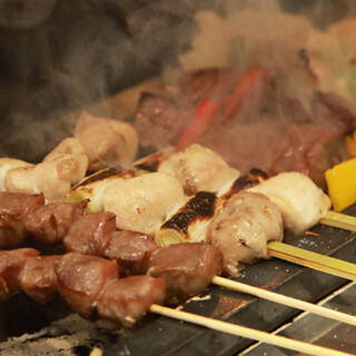 炭火で焼き上げる国産地鶏の焼鳥◆希少な部位が味わえます！