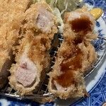 Tonkatsu Hinata - ソースは少し甘く、チョイ付けが合う味です