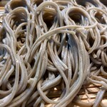 へぎ蕎麦 八仙 - 黒々とした色のへぎ蕎麦