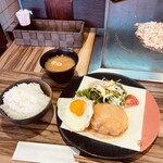 Tezukuri Hamburger Steak Tamago - チェダーチーズハンバーグ