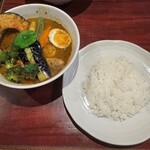 しんペー - 料理写真:チキン野菜のスープカレー