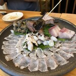 魚市場 小松 - 盛り合わせ　アナゴの刺身が新鮮