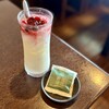 東屋珈琲 - ドリンク写真:ミックスベリーヨーグルト