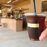 OBSCURA COFFEE ROASTERS Park - 浅煎りICE珈琲(ルワンダ産)(税込490円)
            爽やかな香り、酸味はあるが深過ぎず苦味は控えめ
            こちらには焙煎部屋に焙煎機があり、本格的な香りが楽しめます