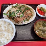 天狗 - レバニラ定食　800円