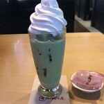 コメダ和喫茶 おかげ庵 - アイス抹茶オーレフロート　税込720円