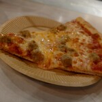 Nim's Pizza - イタリアンソーセージを焼きたてで