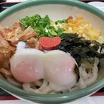 手打うどん 桃太郎 - 強気のお値段だけど、玉子が2個も♡